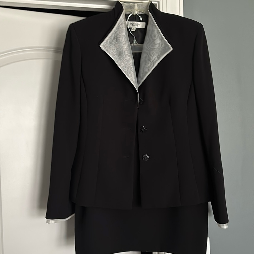 Jones studio suit